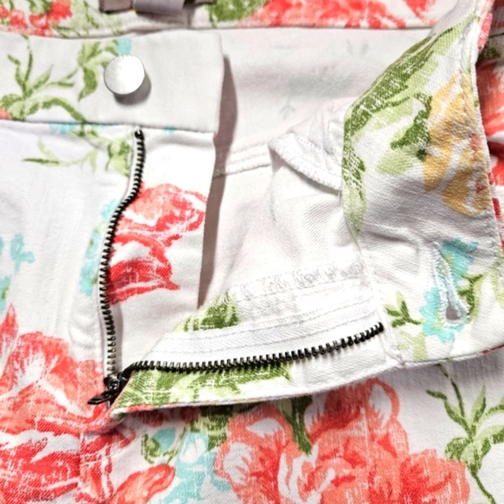 Chico's White Pink Floral Print Cotton Blend Zip Front Belt Loops Ankle Jeans - Picture 9 of 15